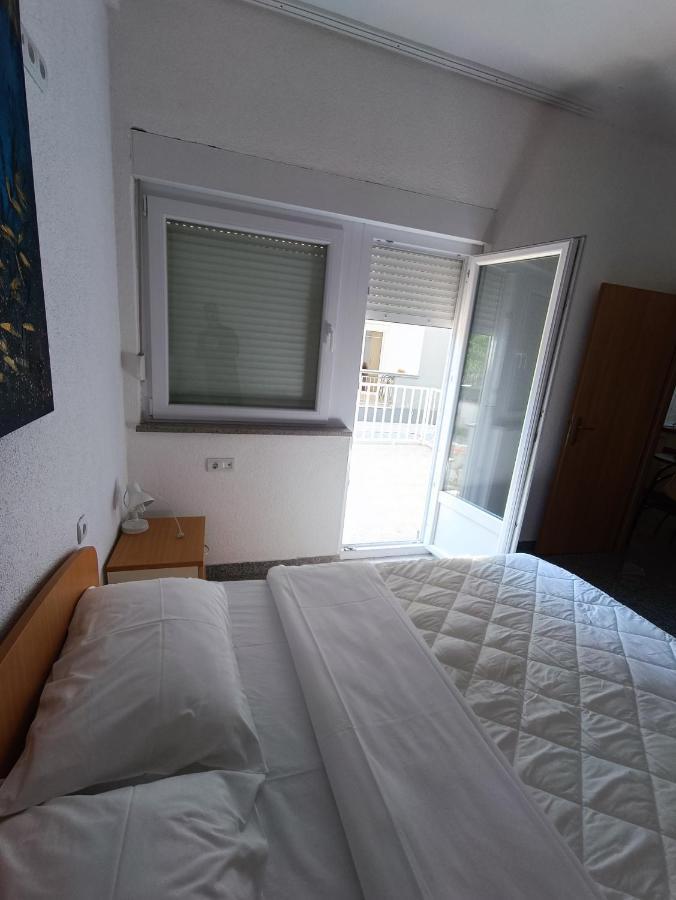 Apartmani Centar Starigrad Paklenica Buitenkant foto