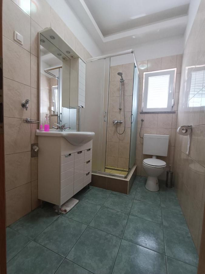 Apartmani Centar Starigrad Paklenica Buitenkant foto