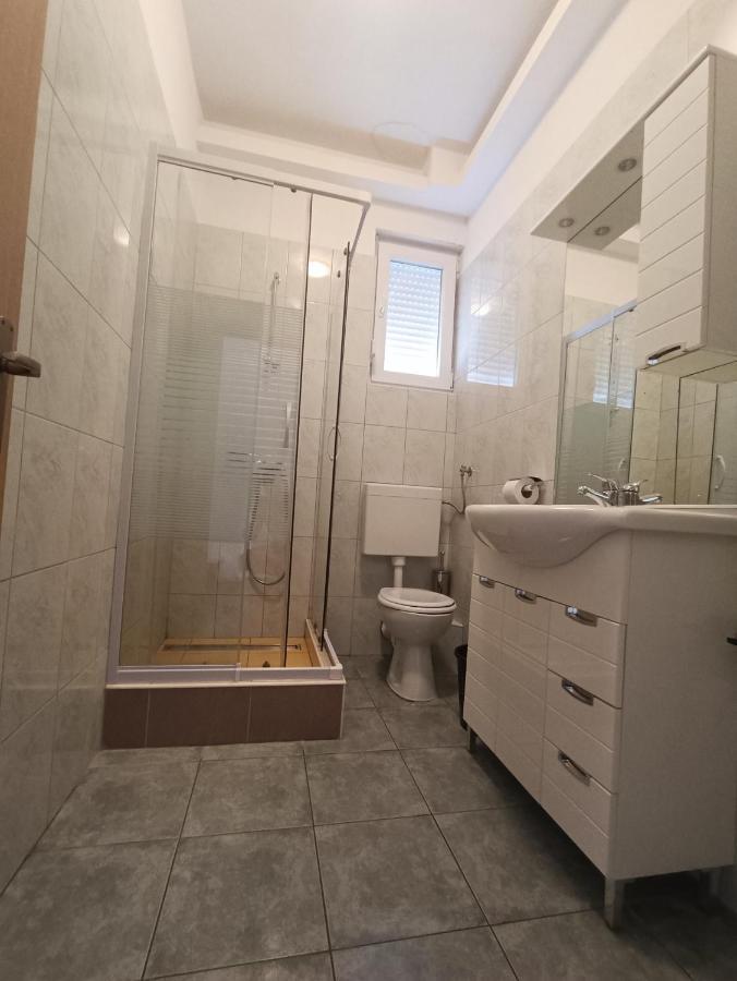 Apartmani Centar Starigrad Paklenica Buitenkant foto