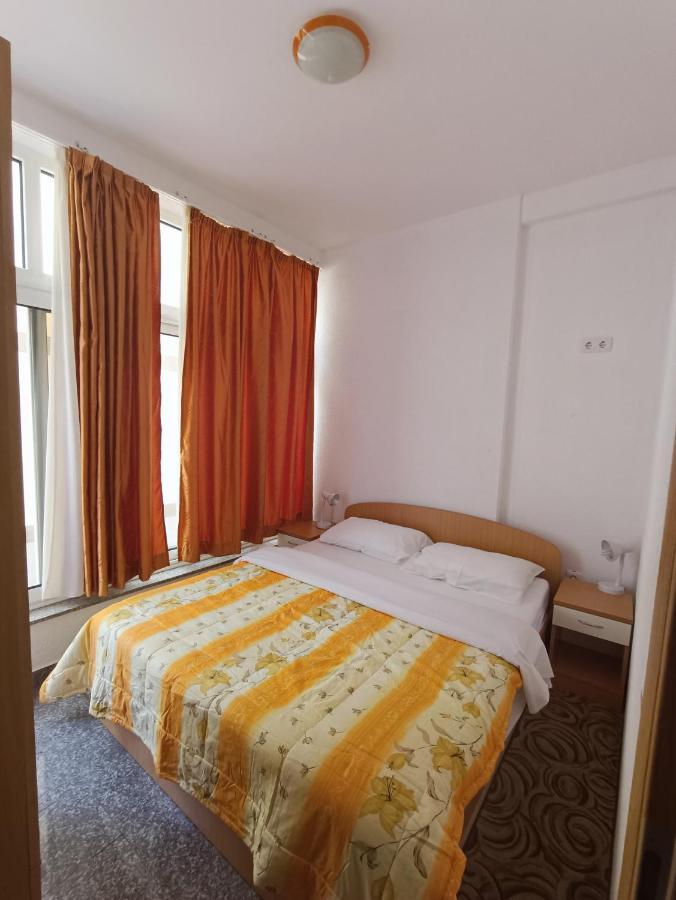 Apartmani Centar Starigrad Paklenica Buitenkant foto
