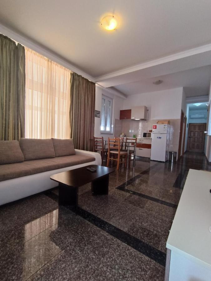 Apartmani Centar Starigrad Paklenica Buitenkant foto