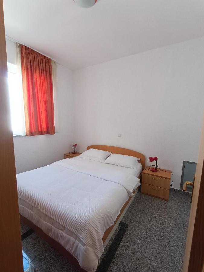 Apartmani Centar Starigrad Paklenica Buitenkant foto