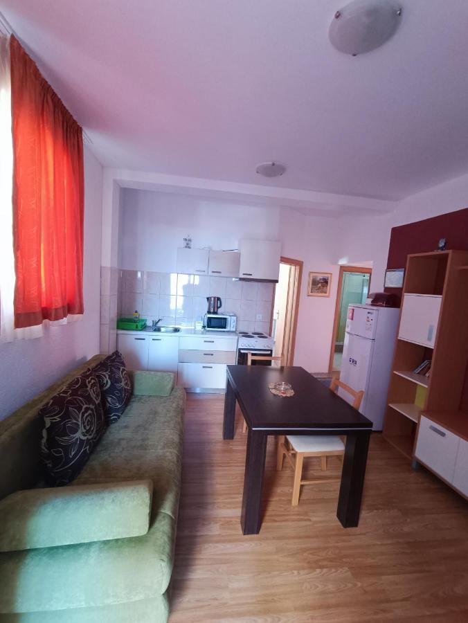 Apartmani Centar Starigrad Paklenica Buitenkant foto