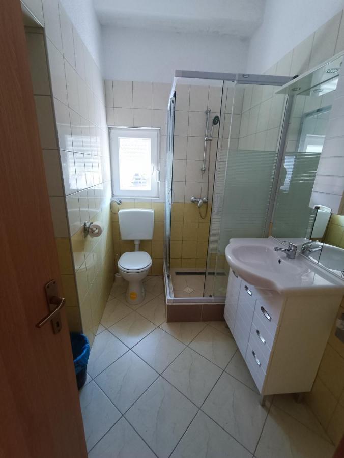 Apartmani Centar Starigrad Paklenica Buitenkant foto